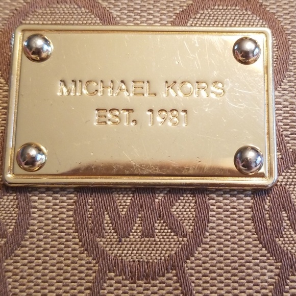 Michael Kors Wallet - Picture 6 of 8